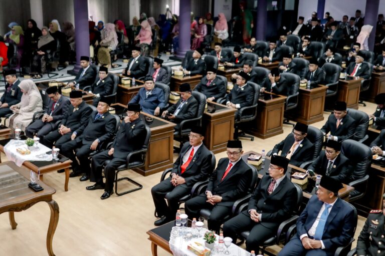 Serah terima jabatan Bupati Ciamis dan Rapat Paripurna DPRD Ciamis di Aula Tumenggung Wiradikusuma, pada Senin (3/3/2025) malam. (Istimewa).